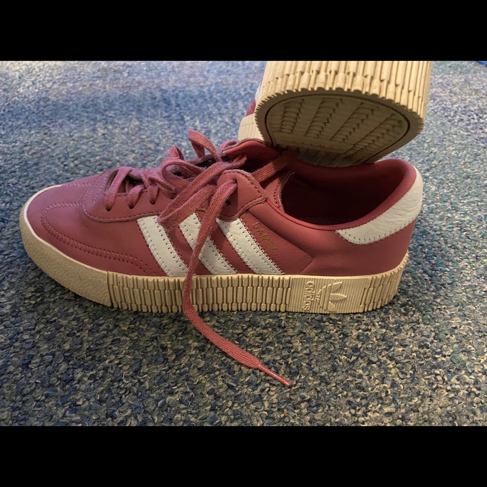 Barely worn Leather Samba Adidas Sz 8
